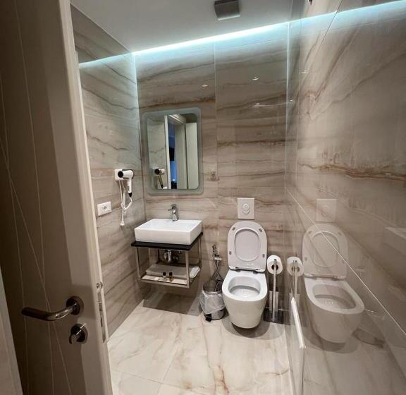 חדר סטנדרט לשלושה עם מרפסת, Leon   Beach Front