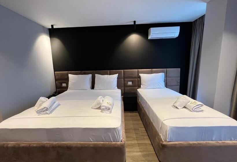 غرفة قياسية ثلاثية مزودة بشرفة, Leon Beach Front