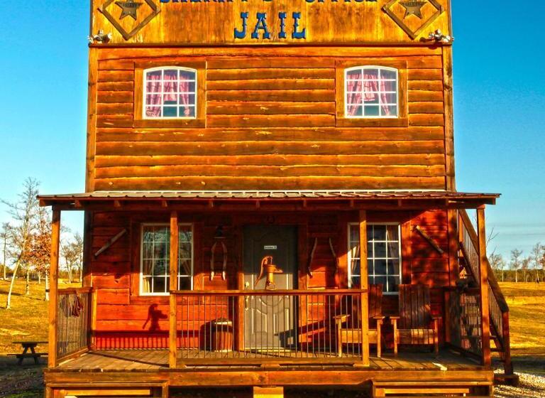 غرفة عائلية, Diamonds Old West