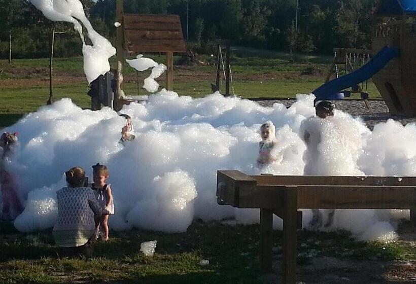 غرفة عائلية, Diamonds Old West