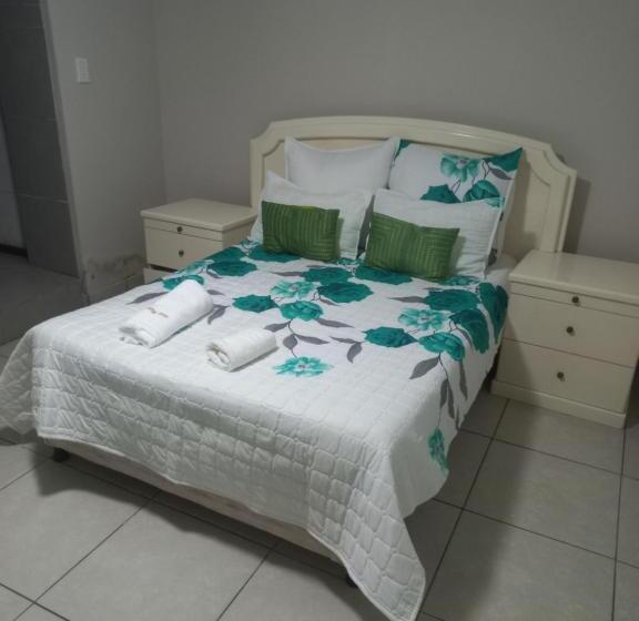 标准间, Triple T Guest House