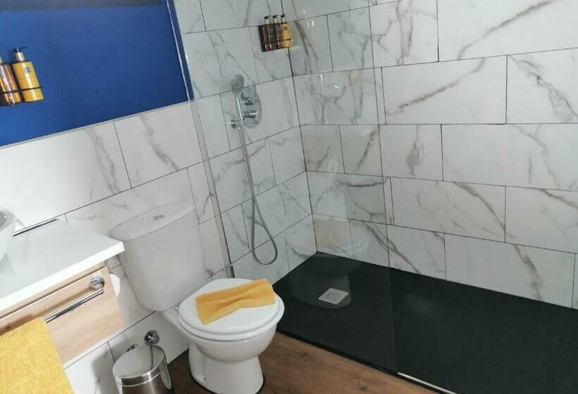 غرفة قياسية, Chabela S Water Wall