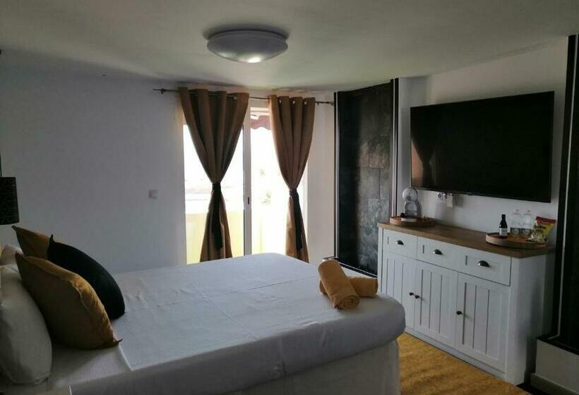 غرفة قياسية, Chabela S Water Wall