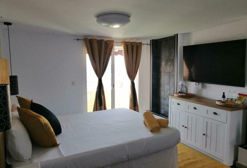 غرفة قياسية, Chabela S Water Wall