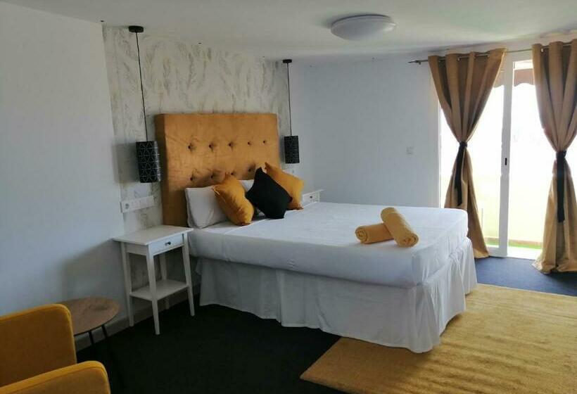 غرفة قياسية, Chabela S Water Wall