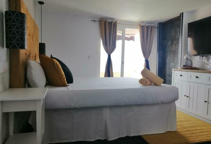 غرفة قياسية, Chabela S Water Wall