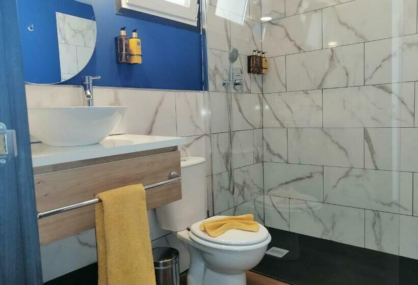 غرفة قياسية, Chabela S Water Wall