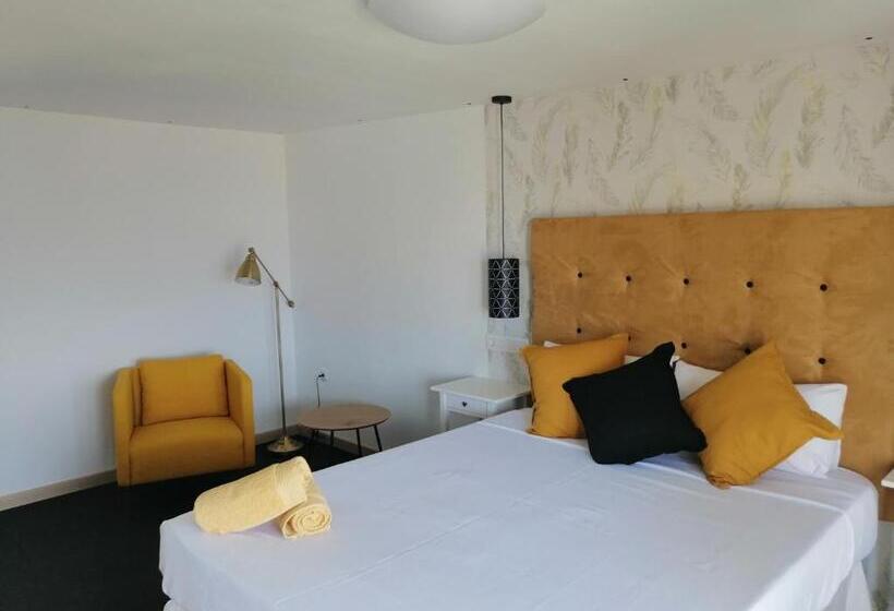 غرفة قياسية, Chabela S Water Wall