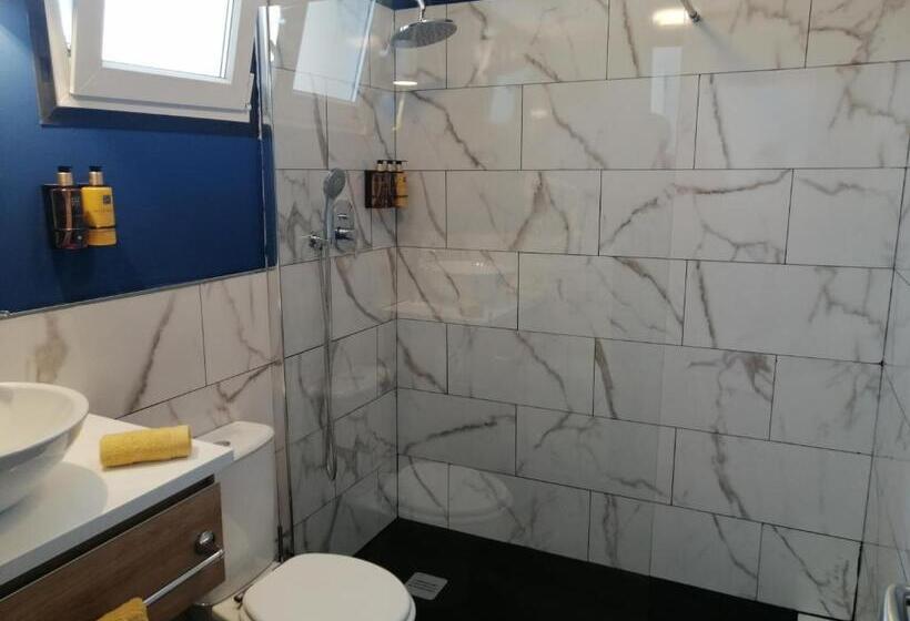 غرفة قياسية, Chabela S Water Wall