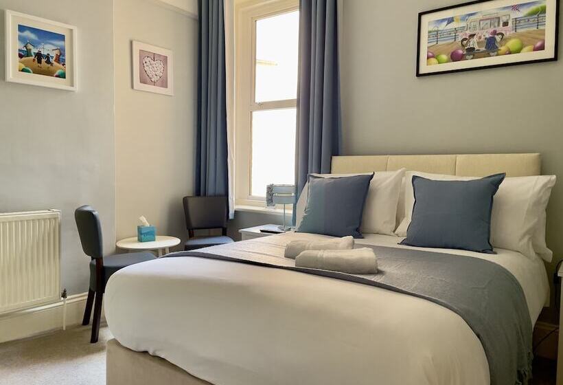 חדר בסיסי, The Hedley Townhouse