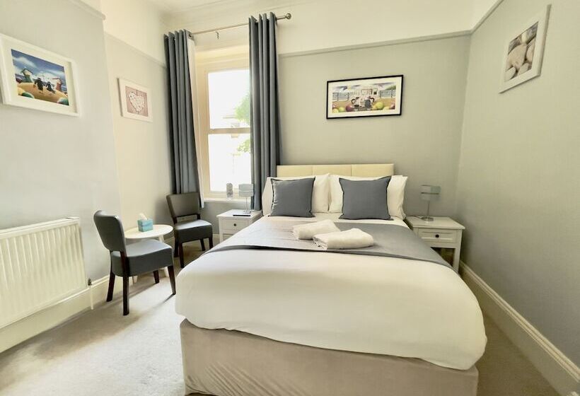 חדר בסיסי, The Hedley Townhouse