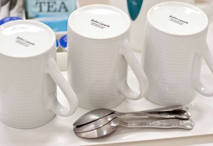 חדר בסיסי, The Hedley Townhouse