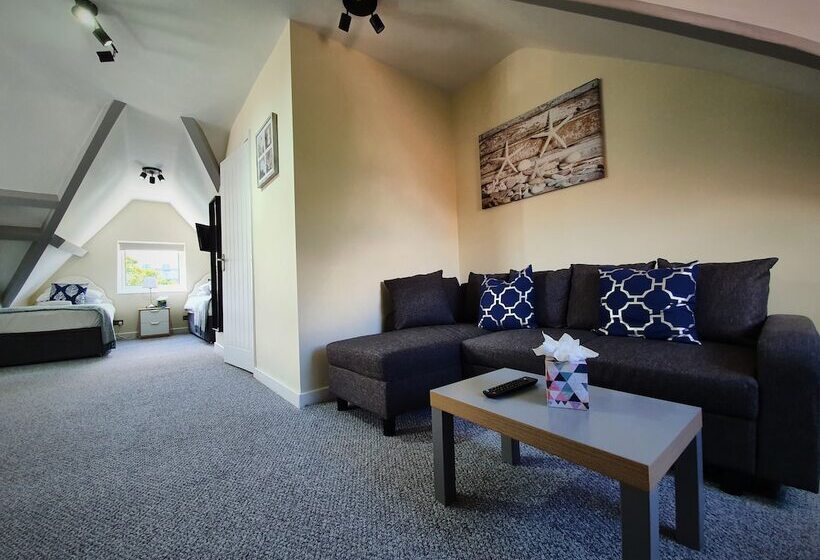 סטודיו משפחתי, The Hedley Townhouse