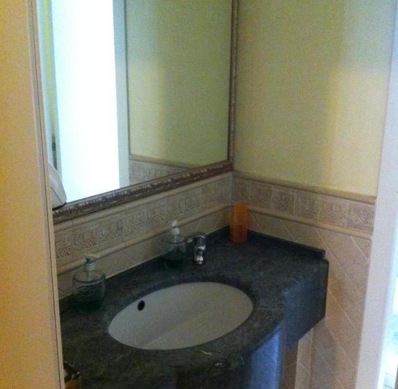 اتاق استاندارد سه نفره, Ave