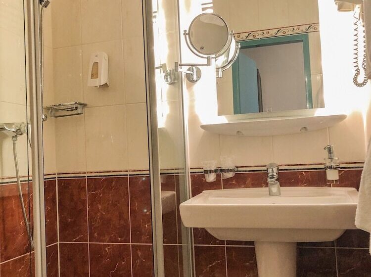 غرفة قياسية فردية, Marks Garni