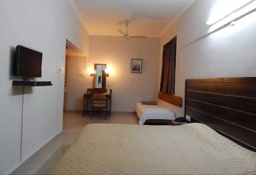 اتاق لوکس, Raviraj