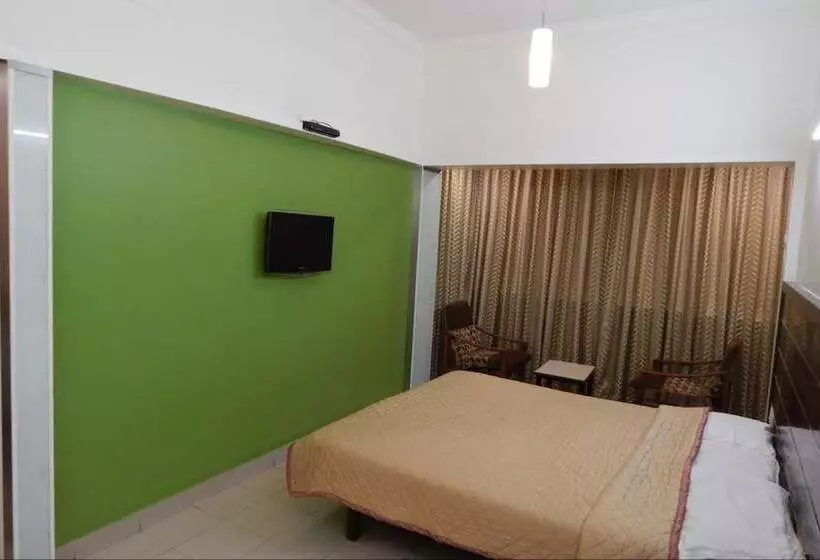 اتاق لوکس, Raviraj