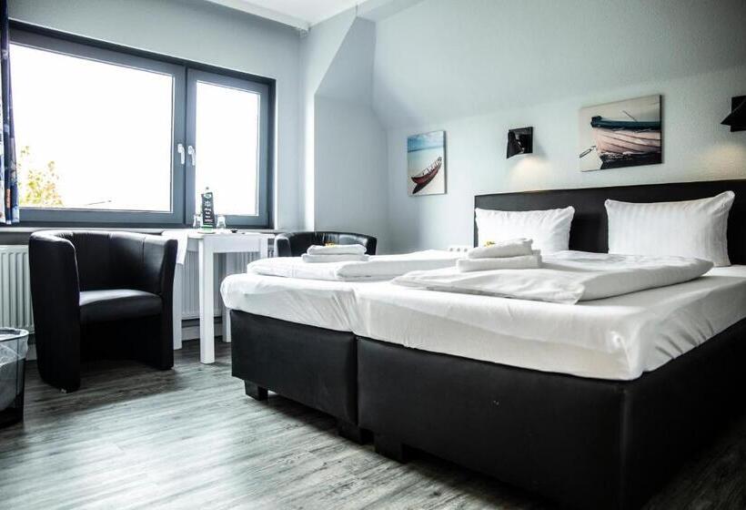 스탠다드 룸, Tum Stuurmann