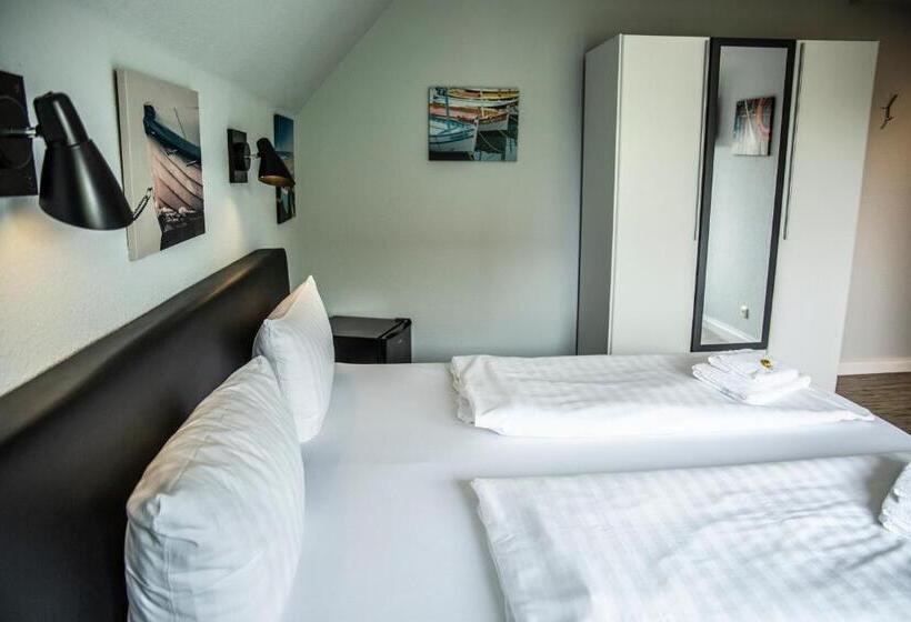 스탠다드 룸, Tum Stuurmann