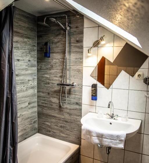 스탠다드 룸, Tum Stuurmann