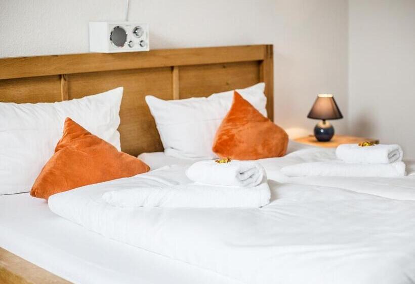 스탠다드 룸, Tum Stuurmann