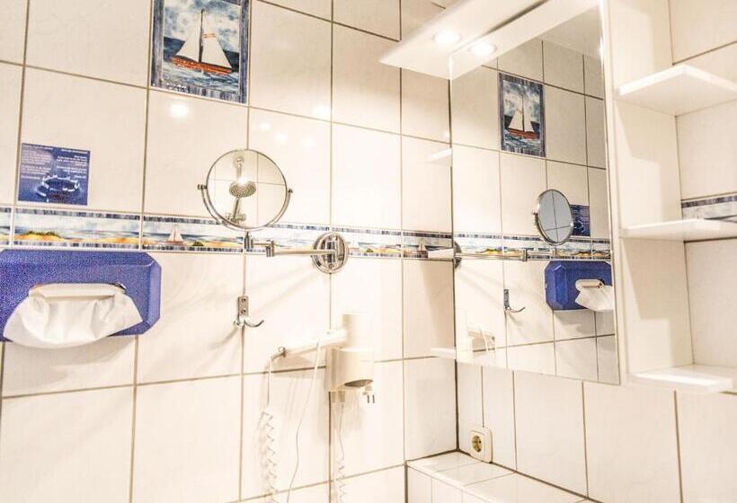 스탠다드 룸, Tum Stuurmann