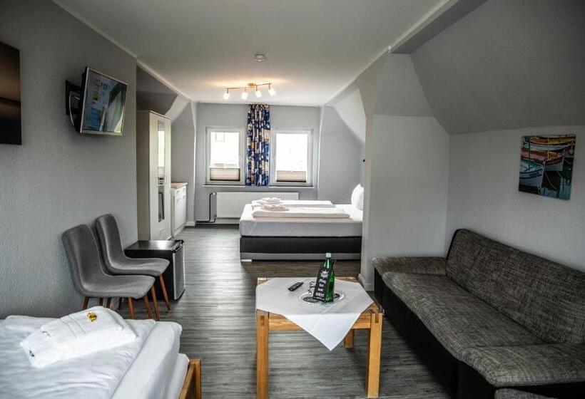 주니어 스위트, Tum Stuurmann