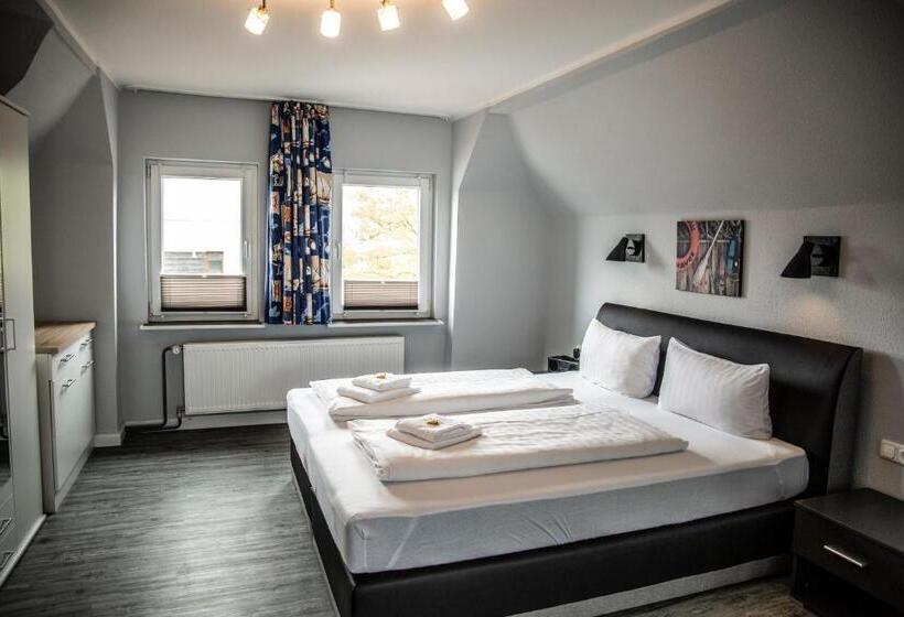 주니어 스위트, Tum Stuurmann