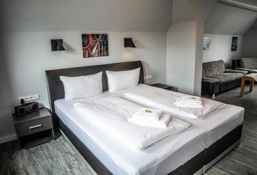 주니어 스위트, Tum Stuurmann