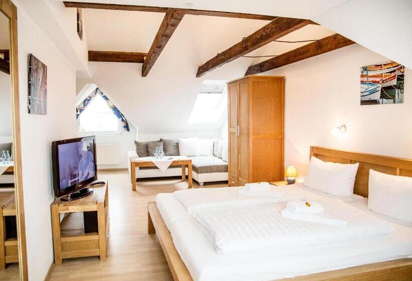 주니어 스위트, Tum Stuurmann