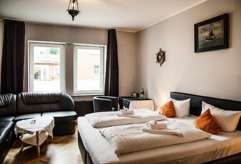 주니어 스위트, Tum Stuurmann