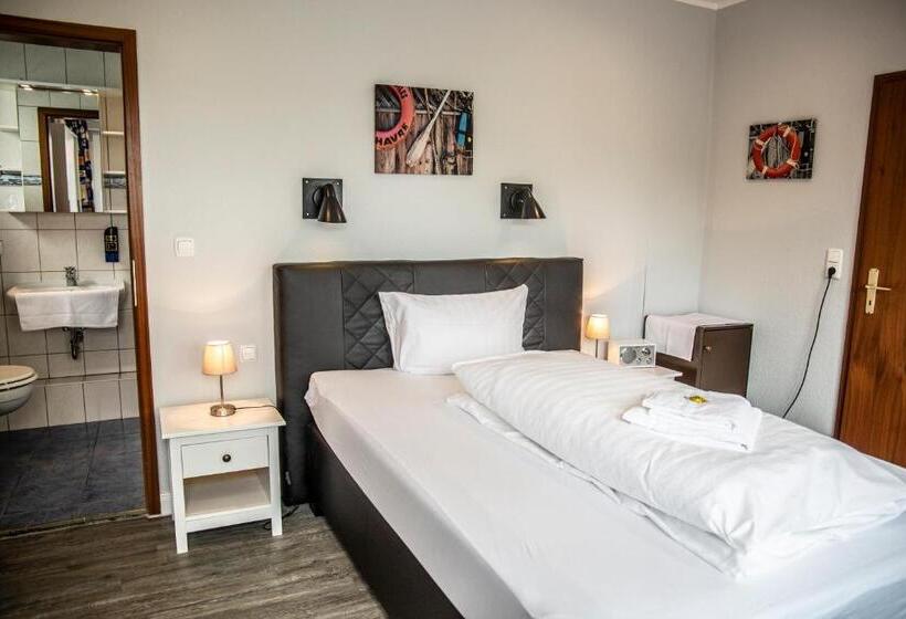 스탠다드 싱글 룸, Tum Stuurmann