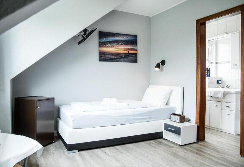 스탠다드 싱글 룸, Tum Stuurmann