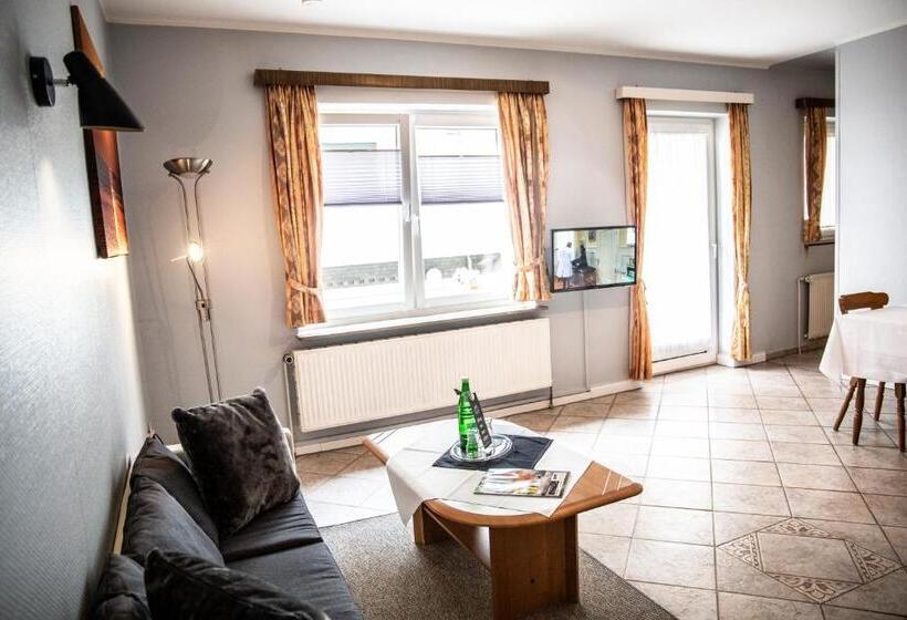 패밀리 룸, Tum Stuurmann