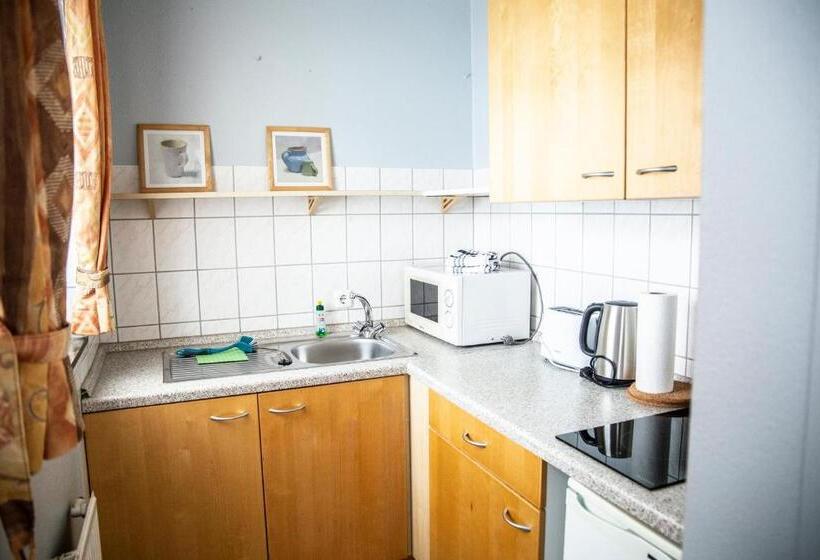 패밀리 룸, Tum Stuurmann