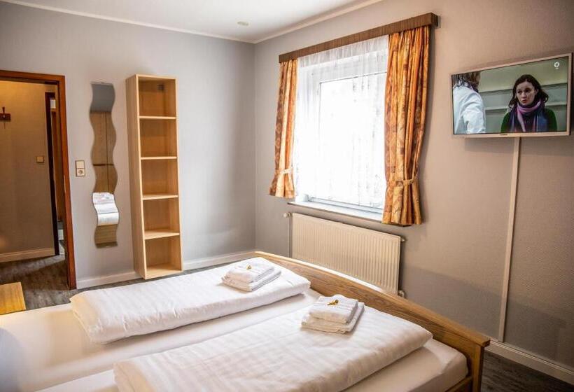 패밀리 룸, Tum Stuurmann