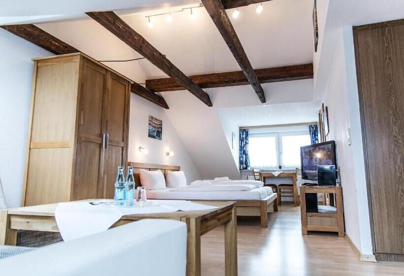 주니어 스위트, Tum Stuurmann