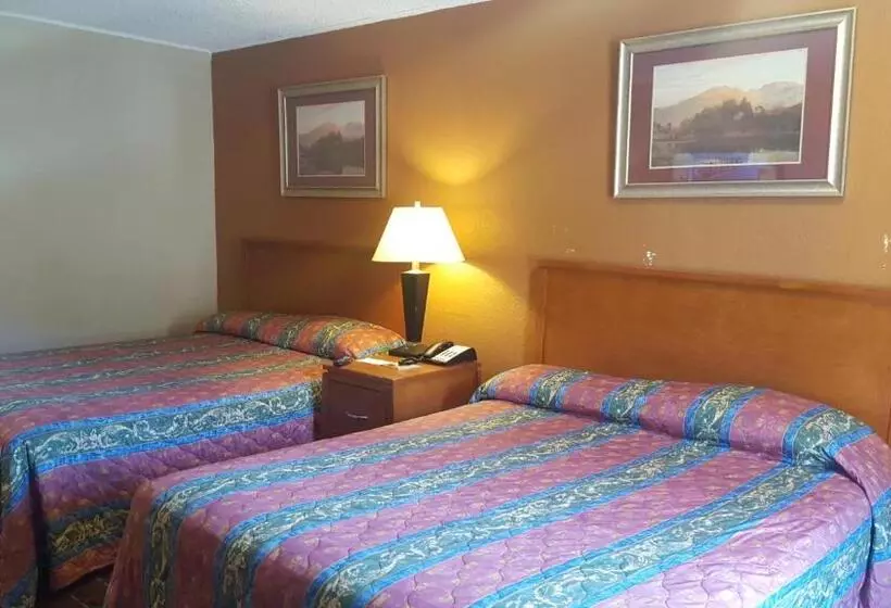 ２ダブルベッドのスタンダードルーム, Scottish Inn Knoxville