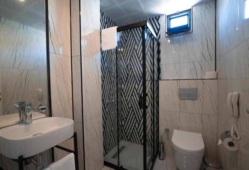 Camera Superiore, The Mori Club