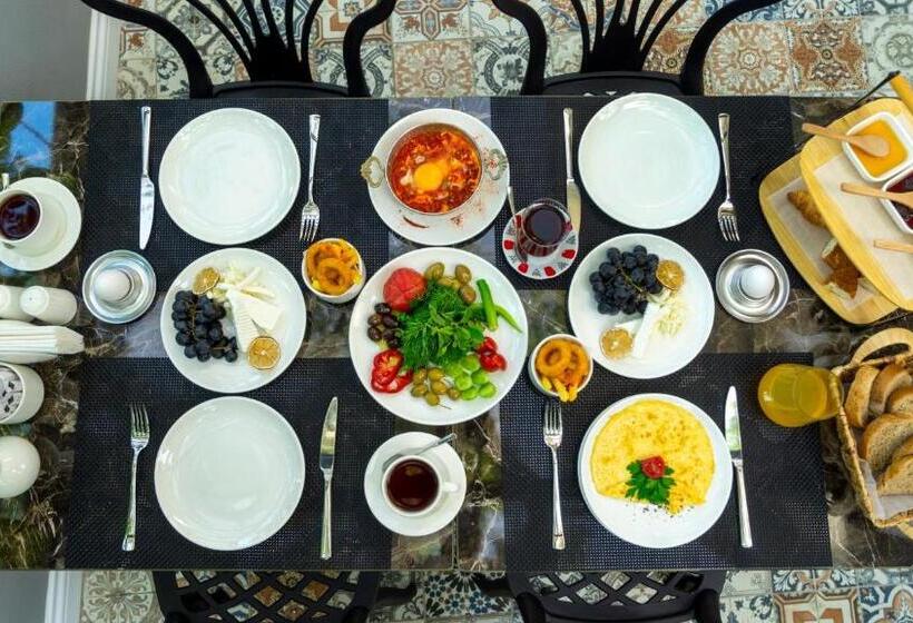 Camera Superiore, The Mori Club