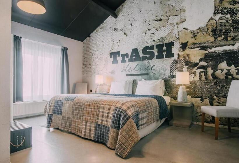 اتاق استاندارد, Trash Deluxe