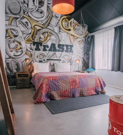 اتاق استاندارد, Trash Deluxe