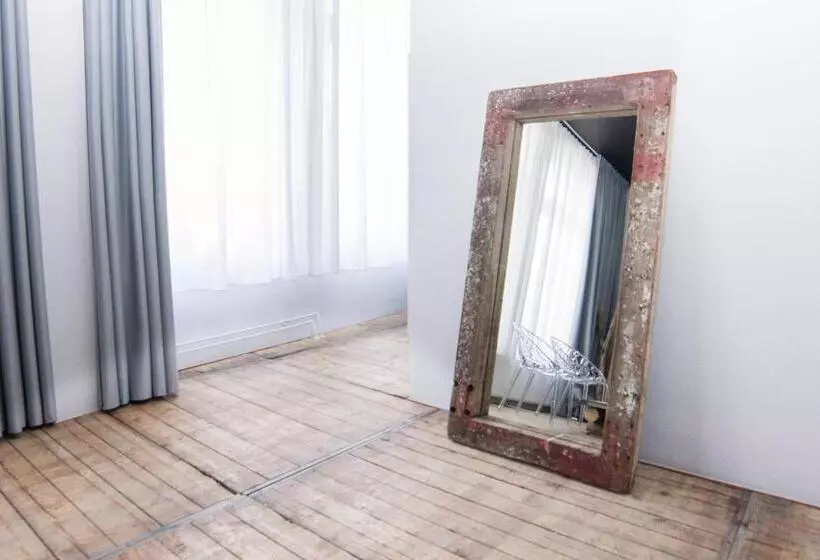 Deluxe-huone, Trash Deluxe