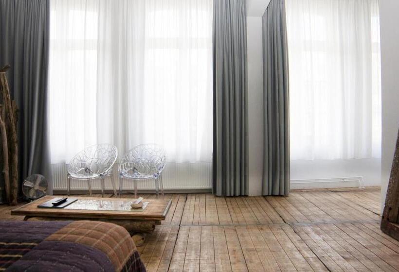 اتاق لوکس, Trash Deluxe