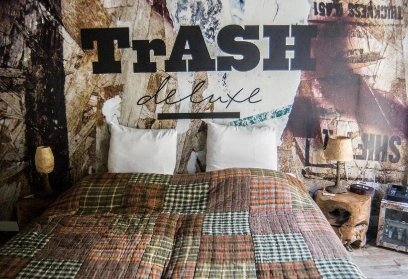 اتاق لوکس چهار تخته, Trash Deluxe