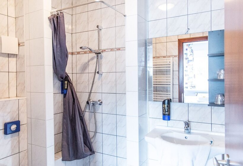 스탠다드 룸, Tum Stuurmann