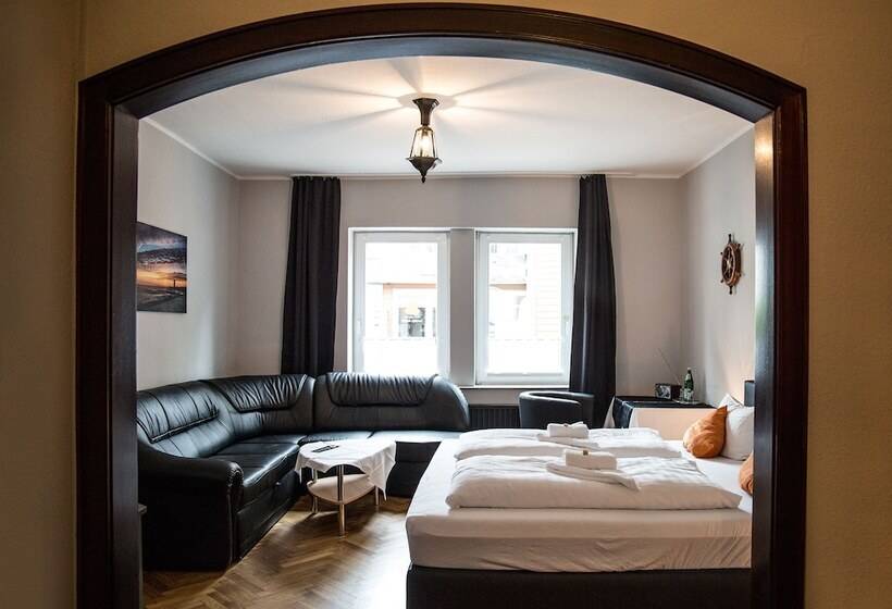 주니어 스위트, Tum Stuurmann