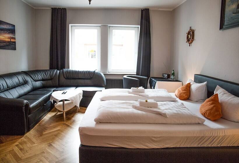 주니어 스위트, Tum Stuurmann