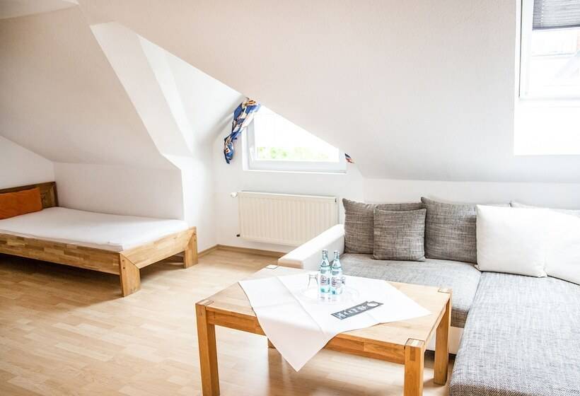 주니어 스위트, Tum Stuurmann