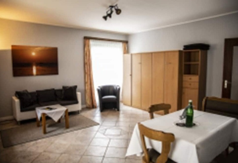 패밀리 룸, Tum Stuurmann